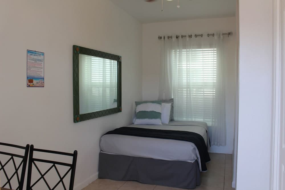 Studio, 1 Twin Bed, Partial Ocean View room photo