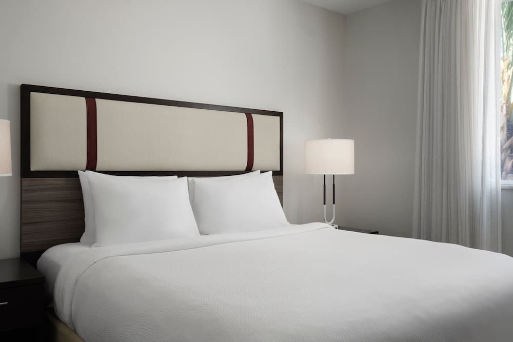 Suite, 1 King Bed (Hearing Accessible) room photo