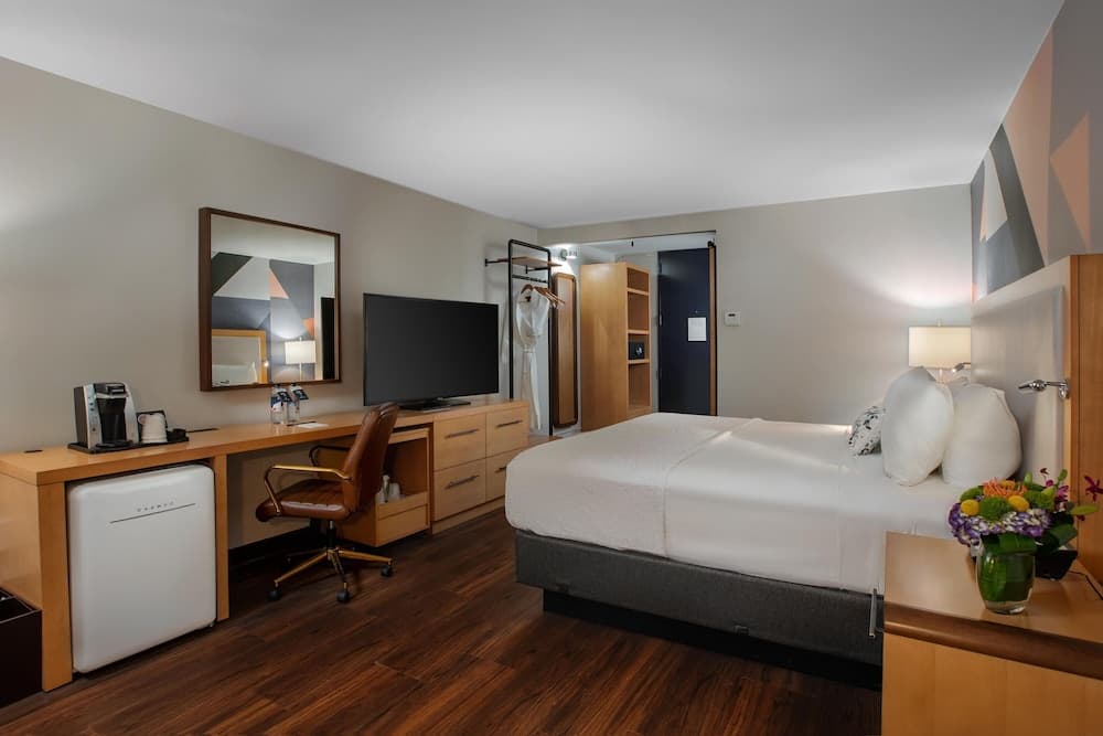 Room, 1 Queen Bed, City View room photo