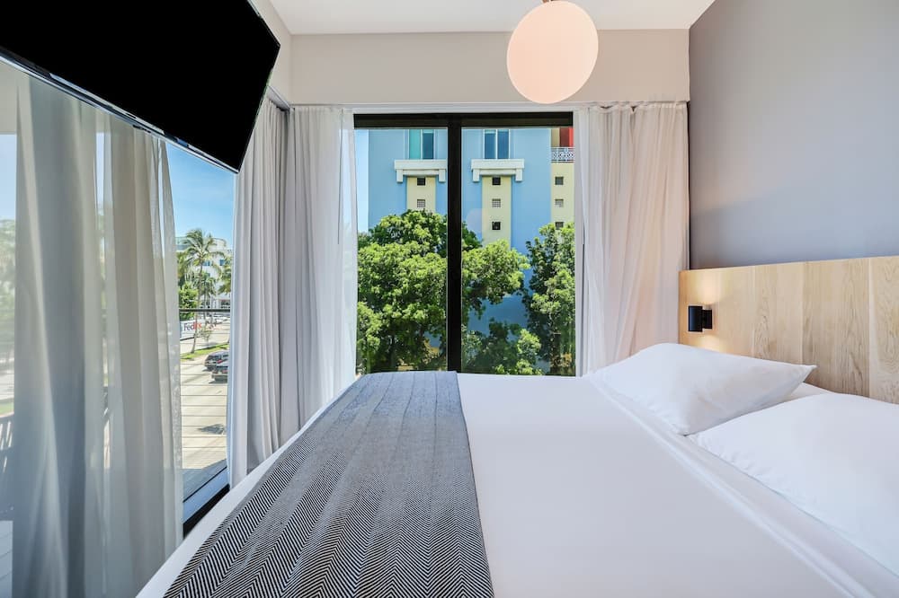 Room, Balcony, Corner room photo