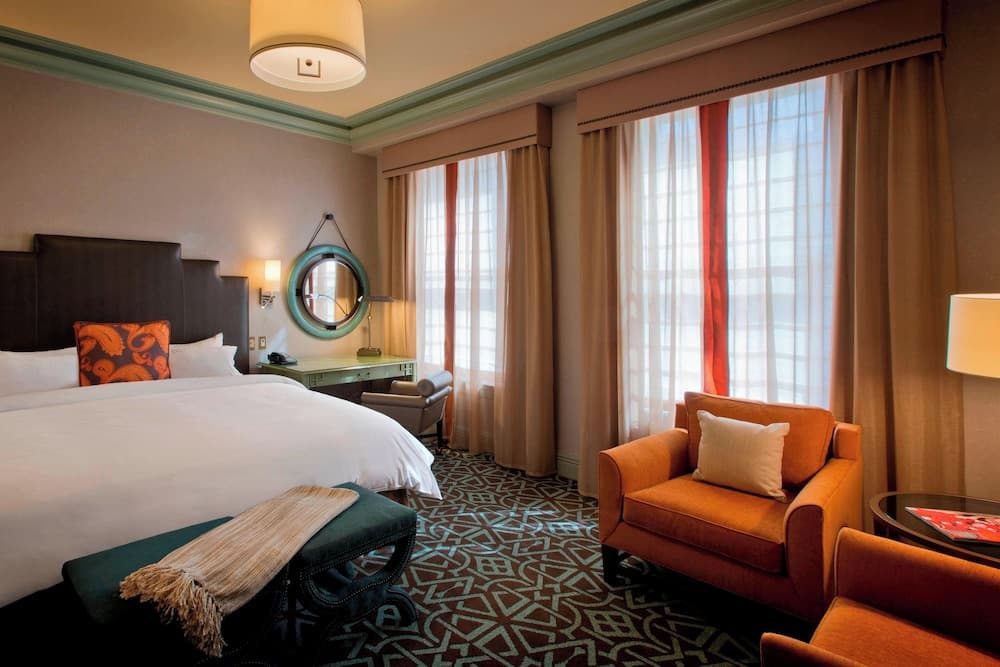 Deluxe Room, 1 King Bed, City View room photo
