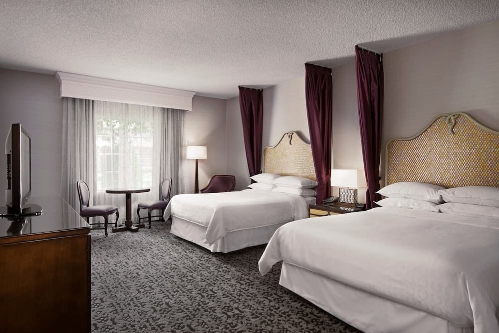 Castle Two Queen Beds room photo