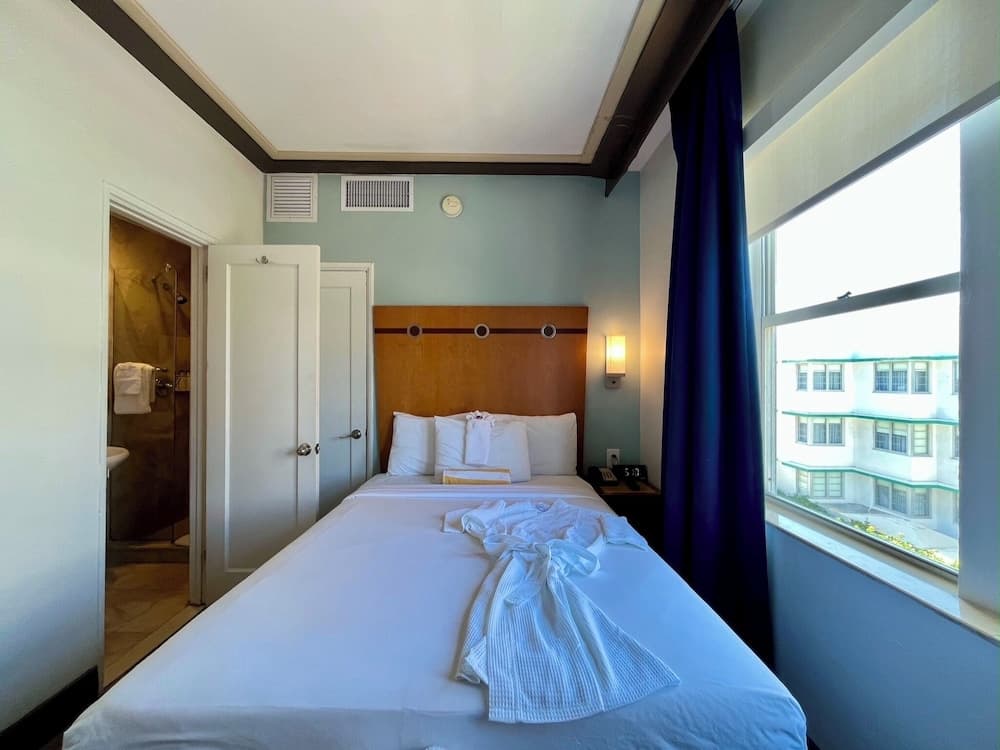 Standard Room, 1 Full Bed, Partial Ocean View room photo