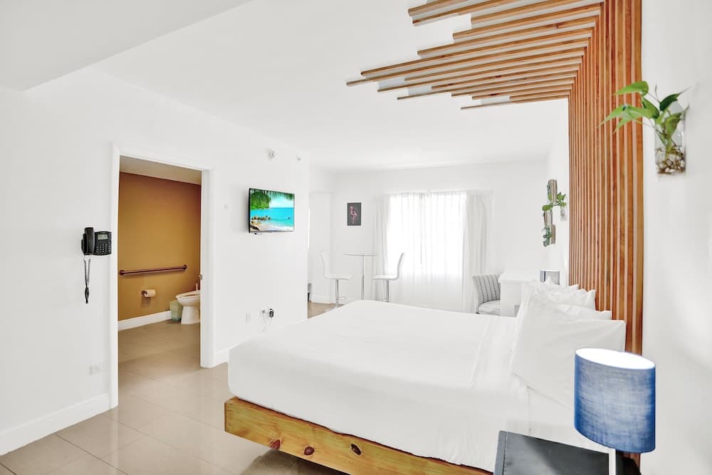 Deluxe Studio, 1 King Bed, Kitchen room photo