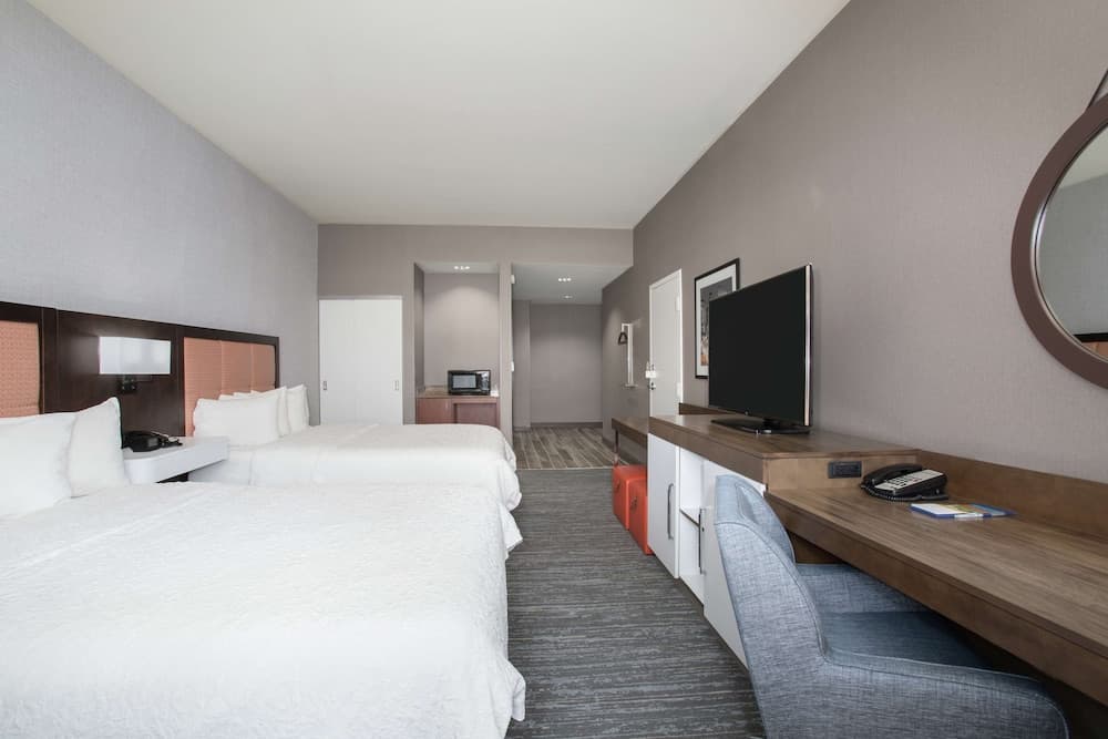 Two Queen Accessible Room with Tub room photo