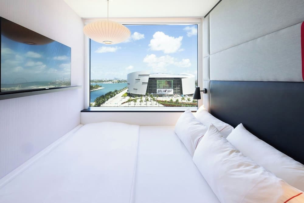Premium Room, 1 King Bed (View) room photo