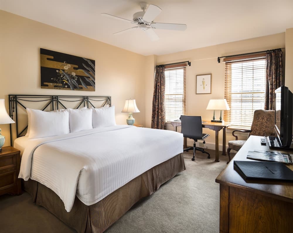 Superior Room, 1 King Bed room photo