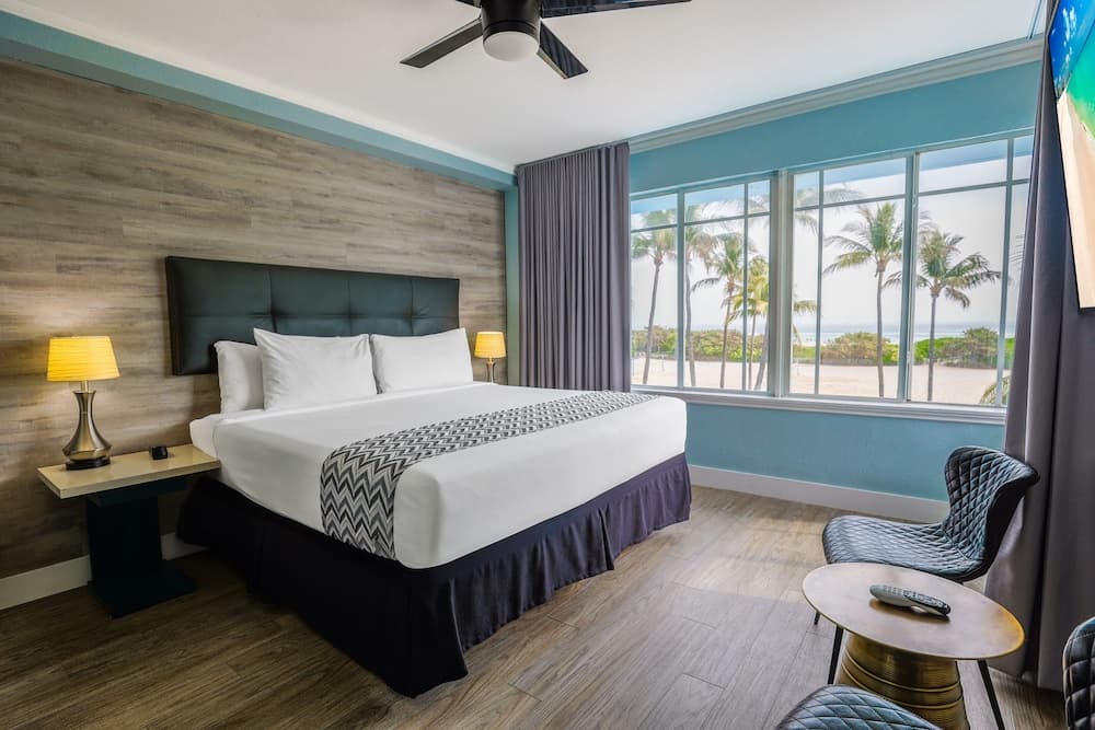 Oceanfront King room photo