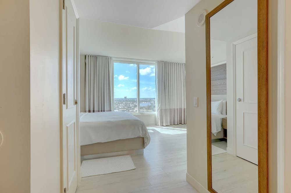 Studio, 1 King Bed (Sunset View) room photo