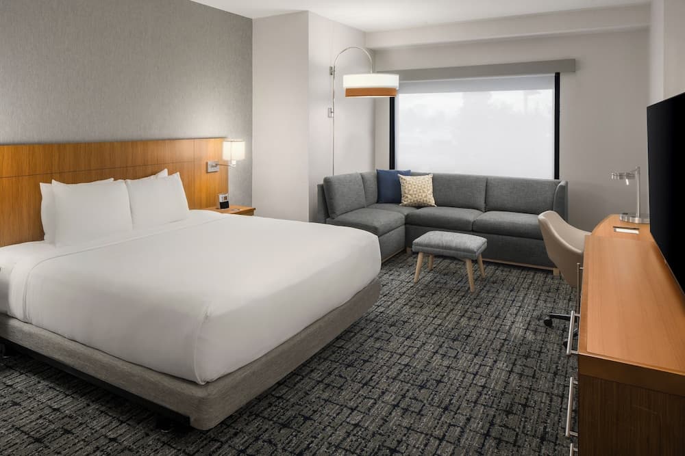 Accessible King room photo
