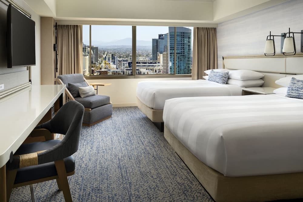 Room, 2 Queen Beds, City View room photo