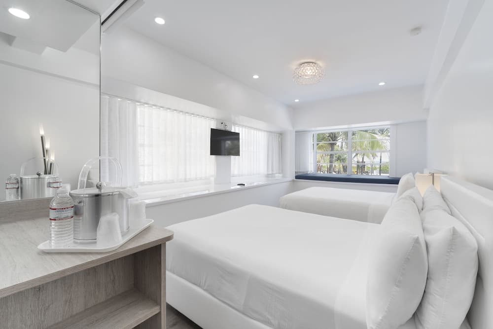 Ocean Corner Suite 2 Queen Beds room photo