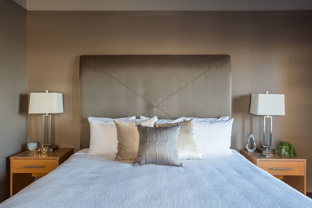 Deluxe King Room room photo