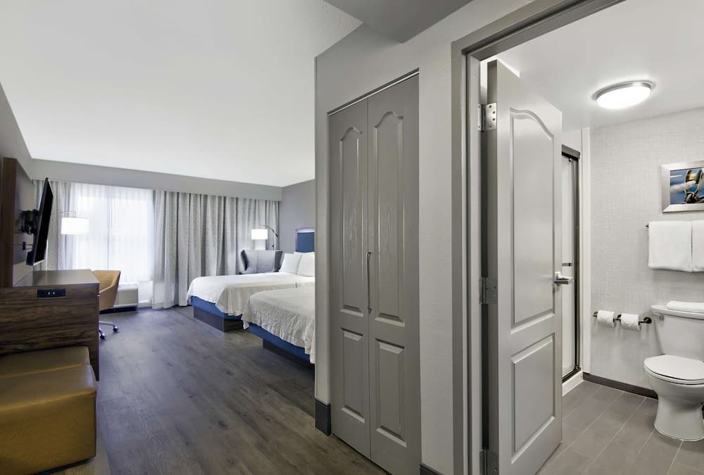 Room, 2 Queen Beds, Accessible, Non Smoking (Mobility & Hearing, Roll-in Shower) room photo