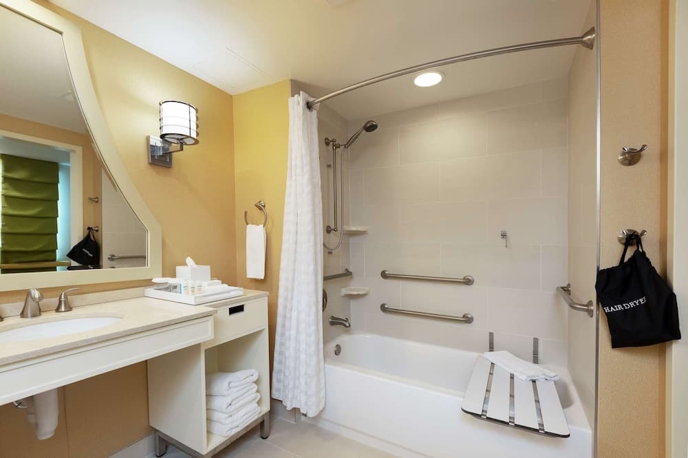 Suite, 1 King Bed, Accessible, Non Smoking (Bathtub) room photo