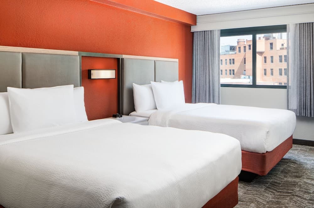 Suite, Multiple Beds room photo