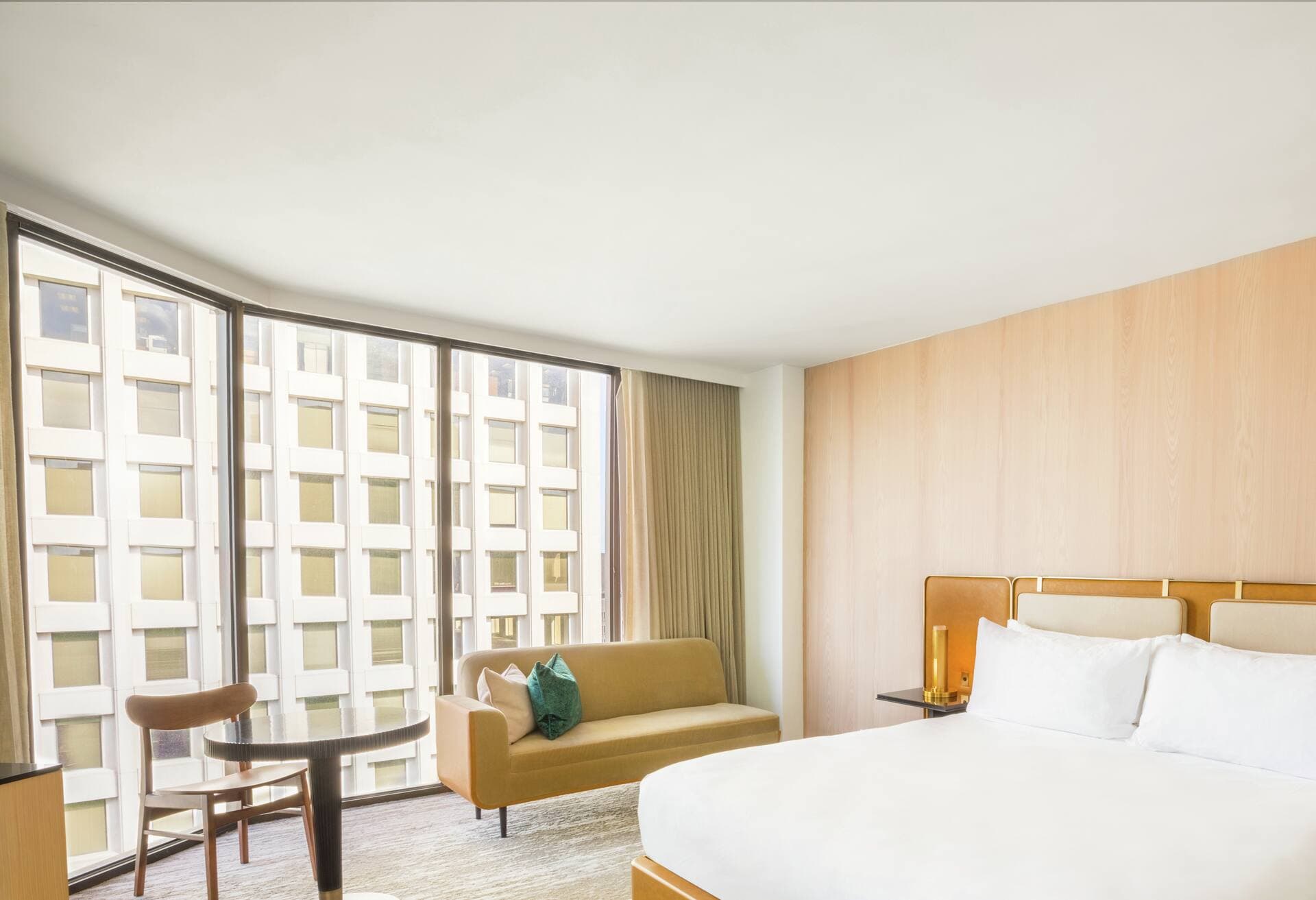 1 King Bed Large Corner High Floor Room room photo