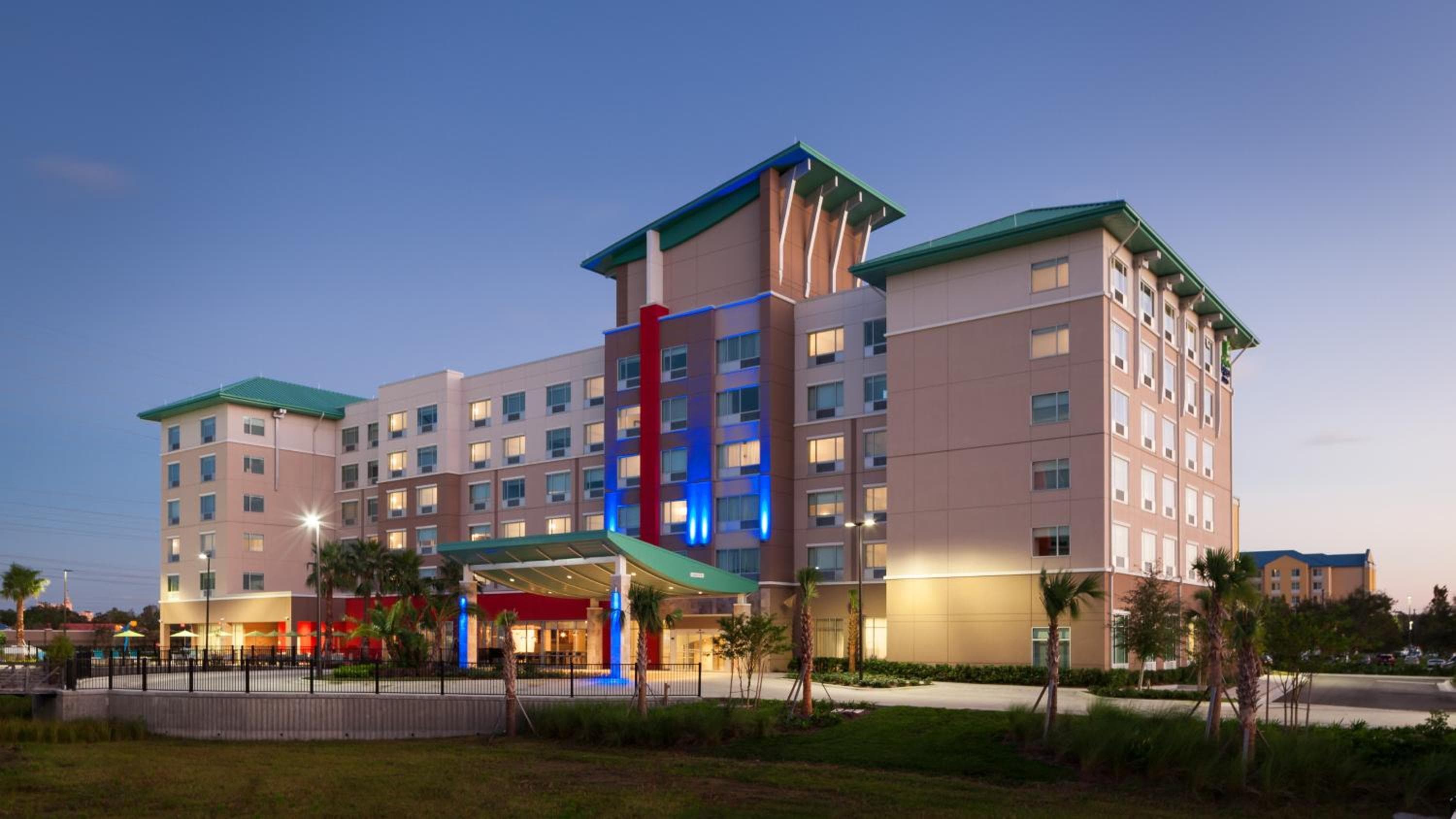 Holiday Inn Express & Suites Orlando At SeaWorld by IHG - With Free Shuttle Service to SeaWorld Parks in Orlando