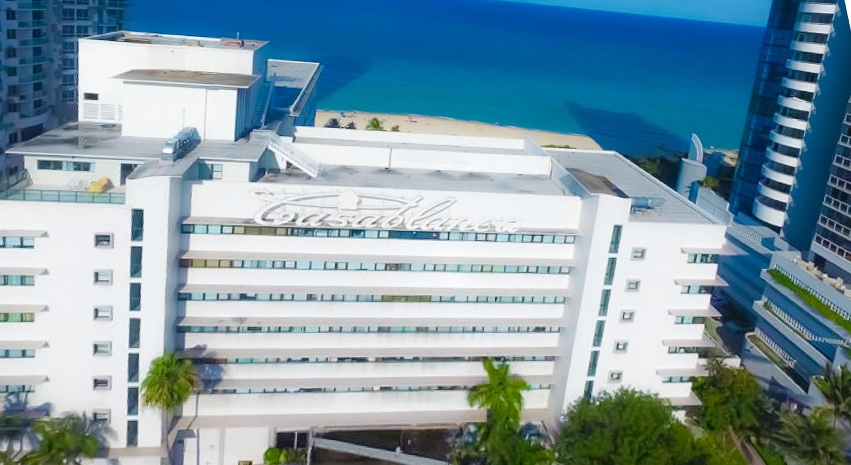 Ocean Front Casablanca Studios with FULL KITCHENS & Beach access By BL Rentals
