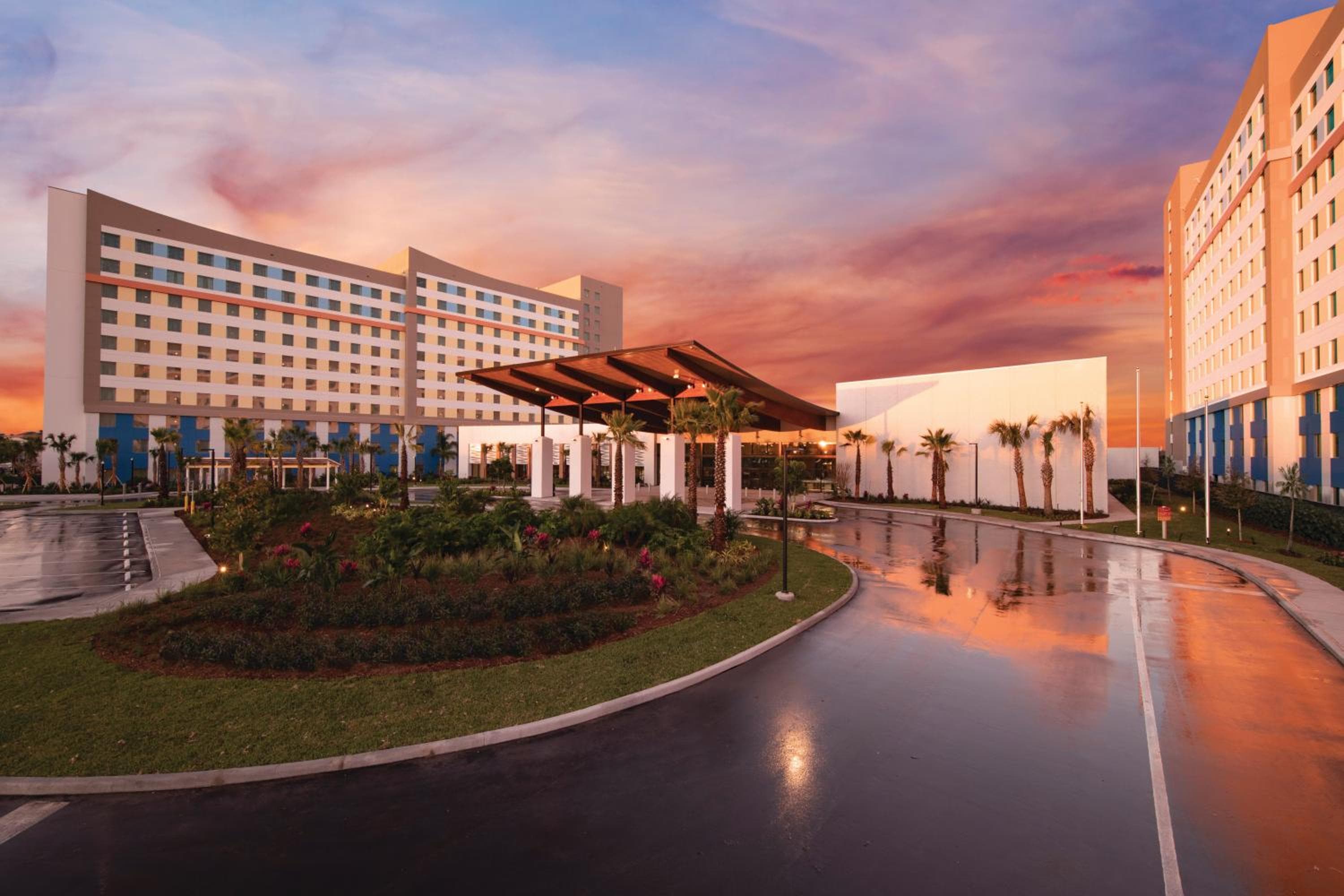 Universal’s Endless Summer Resort – Dockside Inn and Suites in Orlando