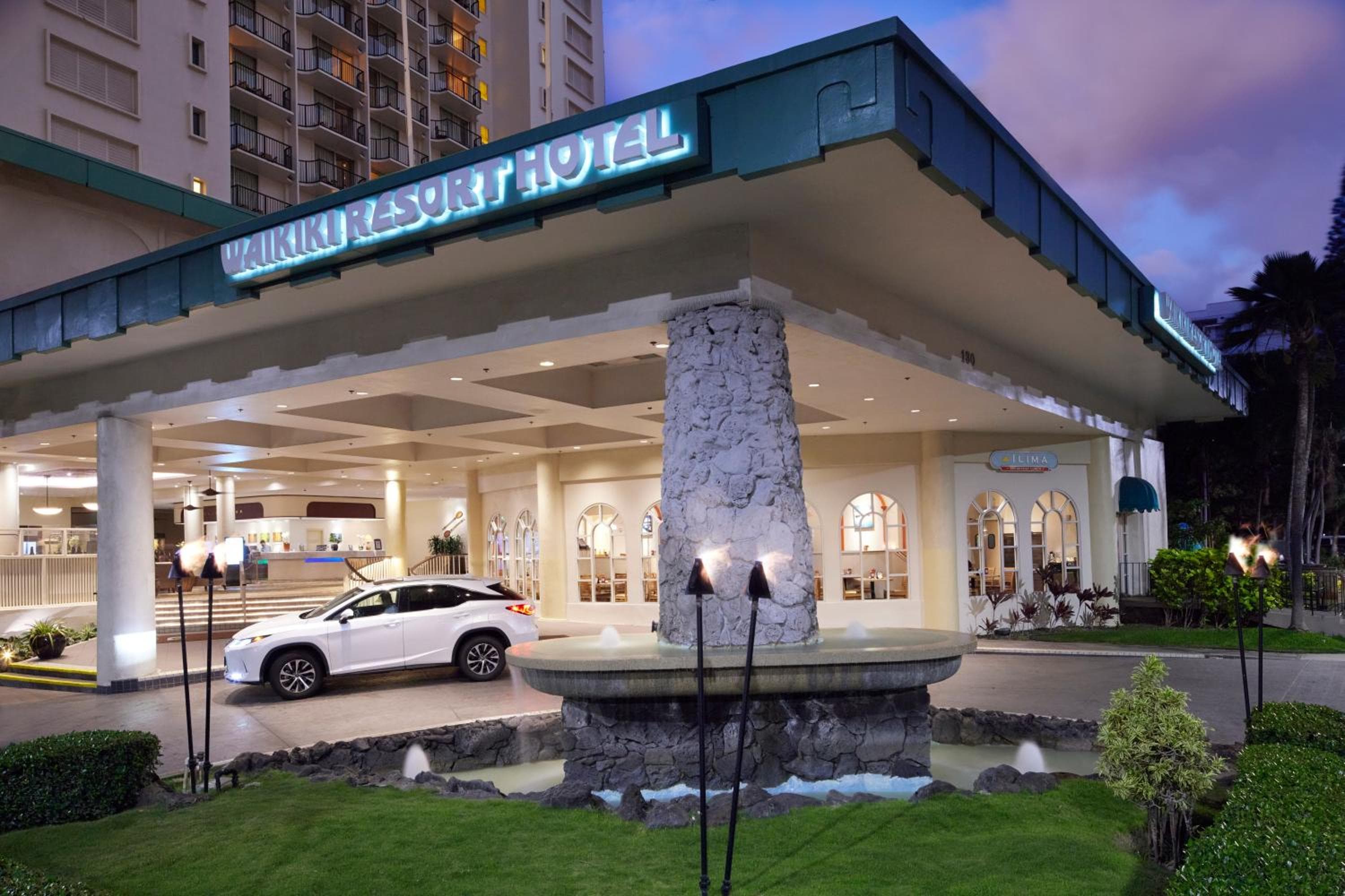 Waikiki Resort Hotel in Honolulu